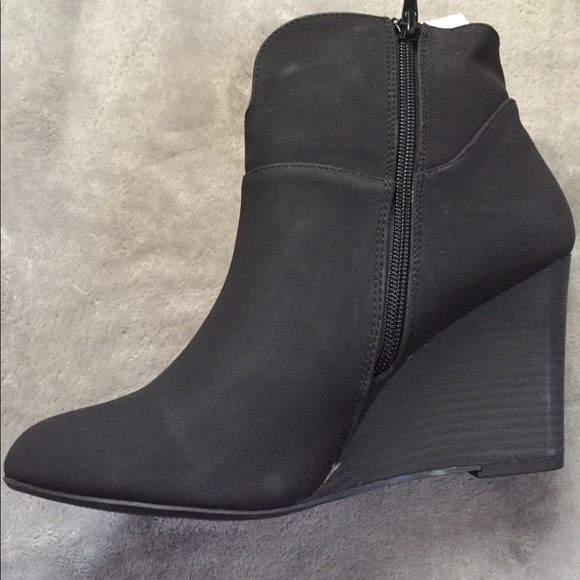 Women’s Ankle Wedge Suede Boot New in Box - Picture 13 of 16